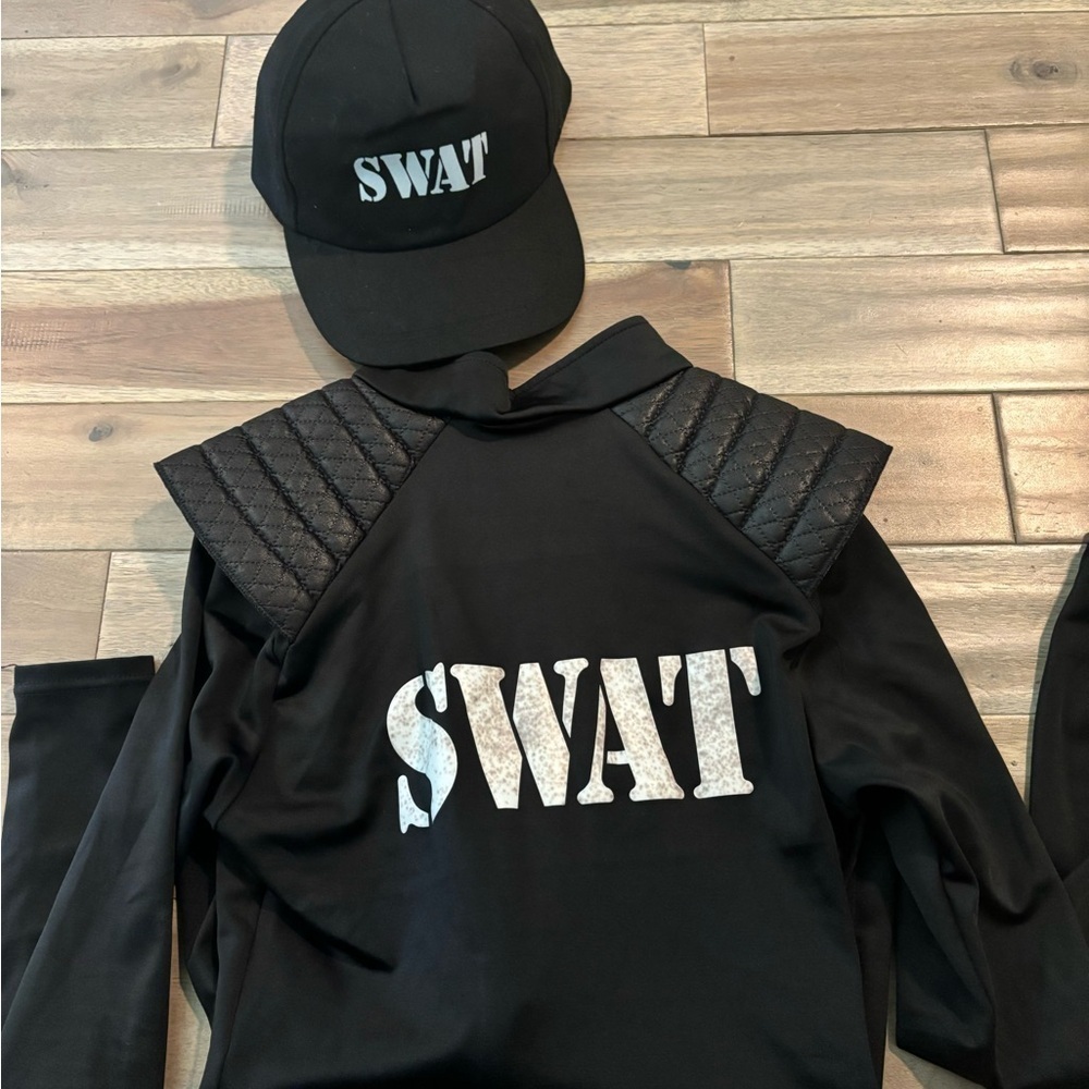 Women’s Swat costume NWOT - Picture 3 of 4